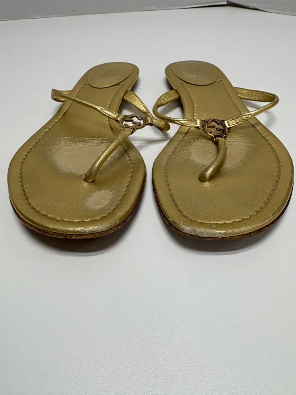 GUCCi Metallic God Leather Thong Flip Flops - Size 38.